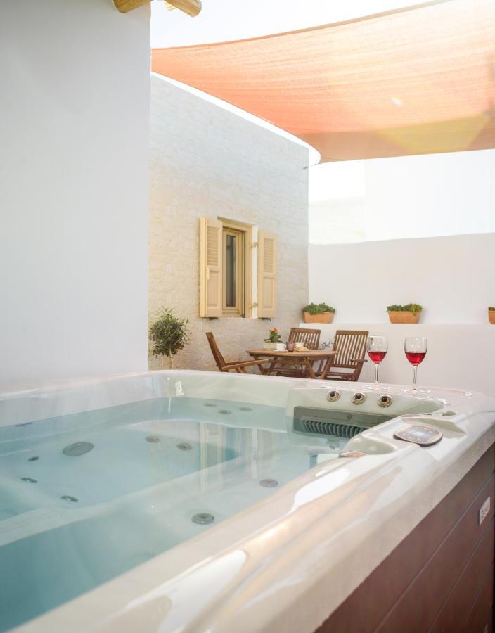Apartamento Heart Of Oia - Private House With Jacuzzi Exterior foto