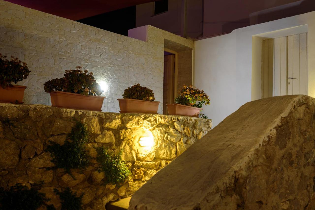 Apartamento Heart Of Oia - Private House With Jacuzzi Exterior foto