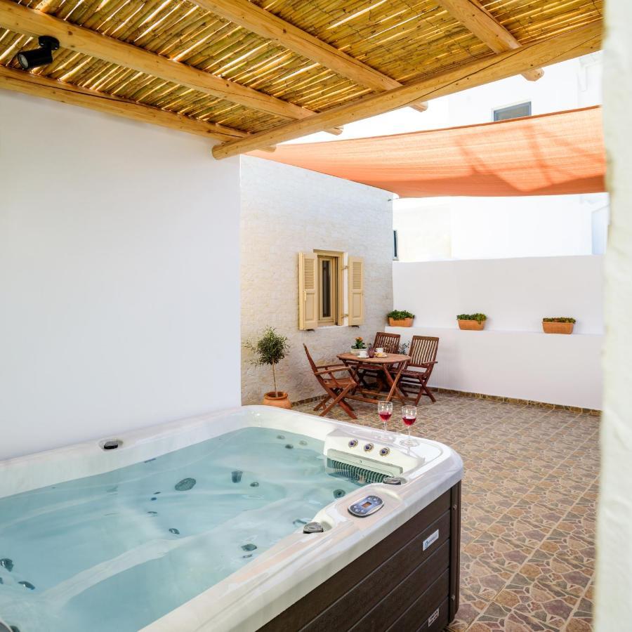 Apartamento Heart Of Oia - Private House With Jacuzzi Exterior foto