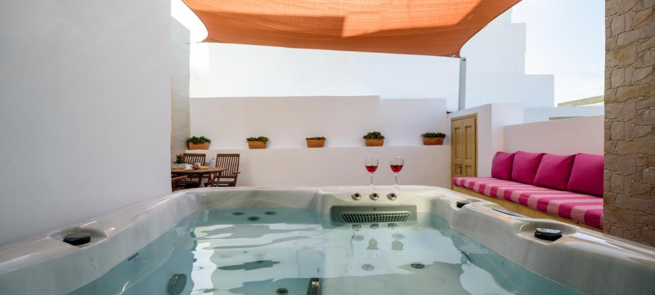 Apartamento Heart Of Oia - Private House With Jacuzzi Exterior foto