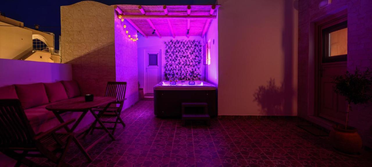 Apartamento Heart Of Oia - Private House With Jacuzzi Exterior foto