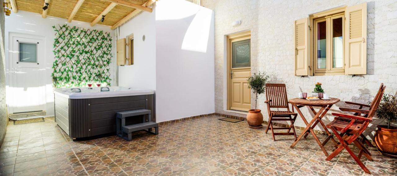 Apartamento Heart Of Oia - Private House With Jacuzzi Exterior foto