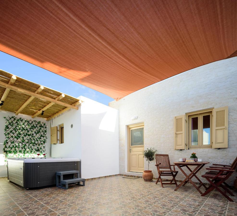 Apartamento Heart Of Oia - Private House With Jacuzzi Exterior foto