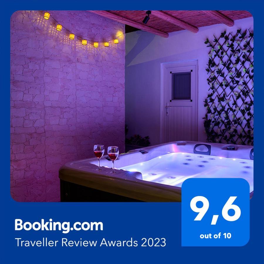 Apartamento Heart Of Oia - Private House With Jacuzzi Exterior foto